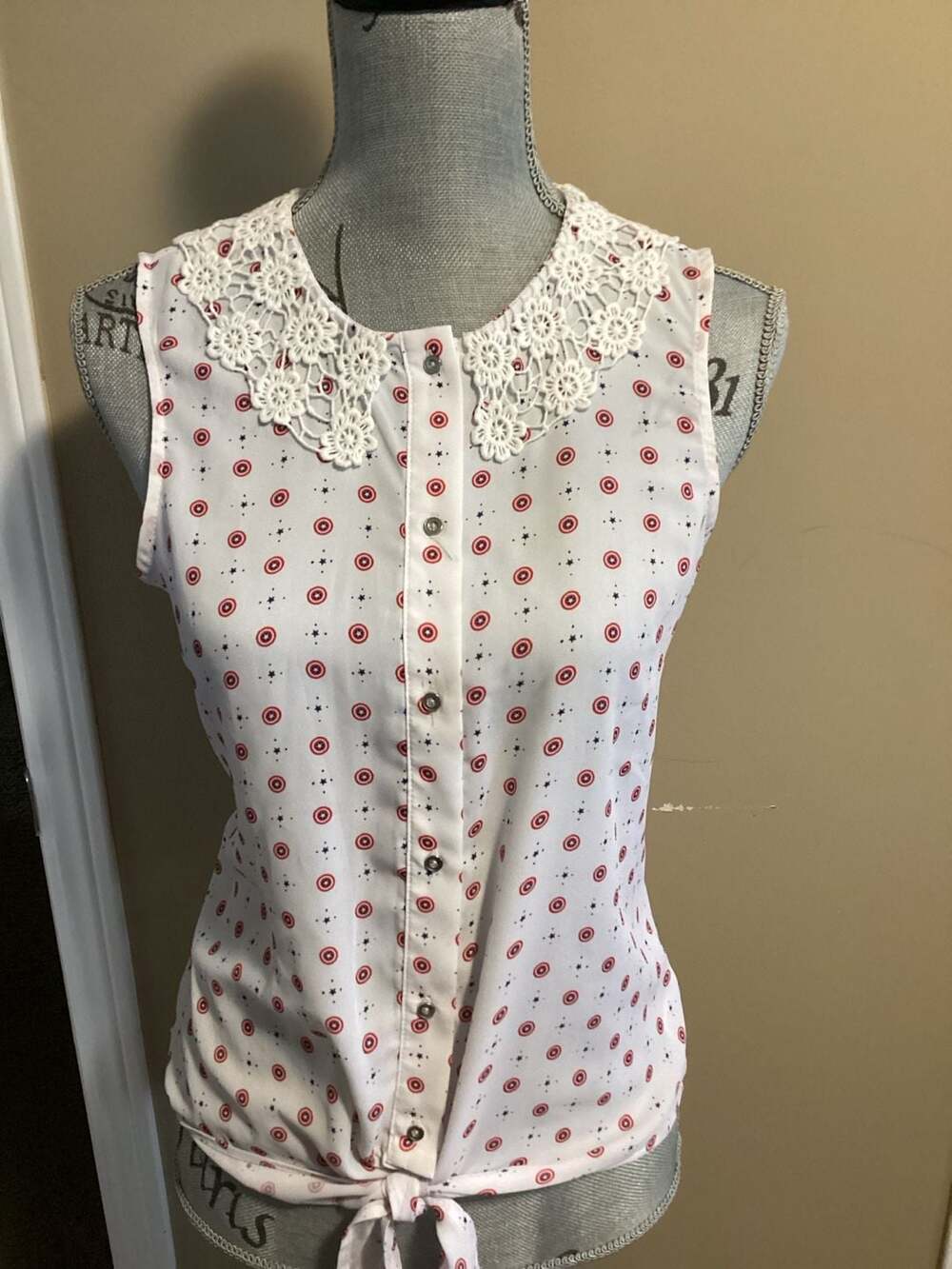 Marvel Captain America Sleeveless Blouse Size M